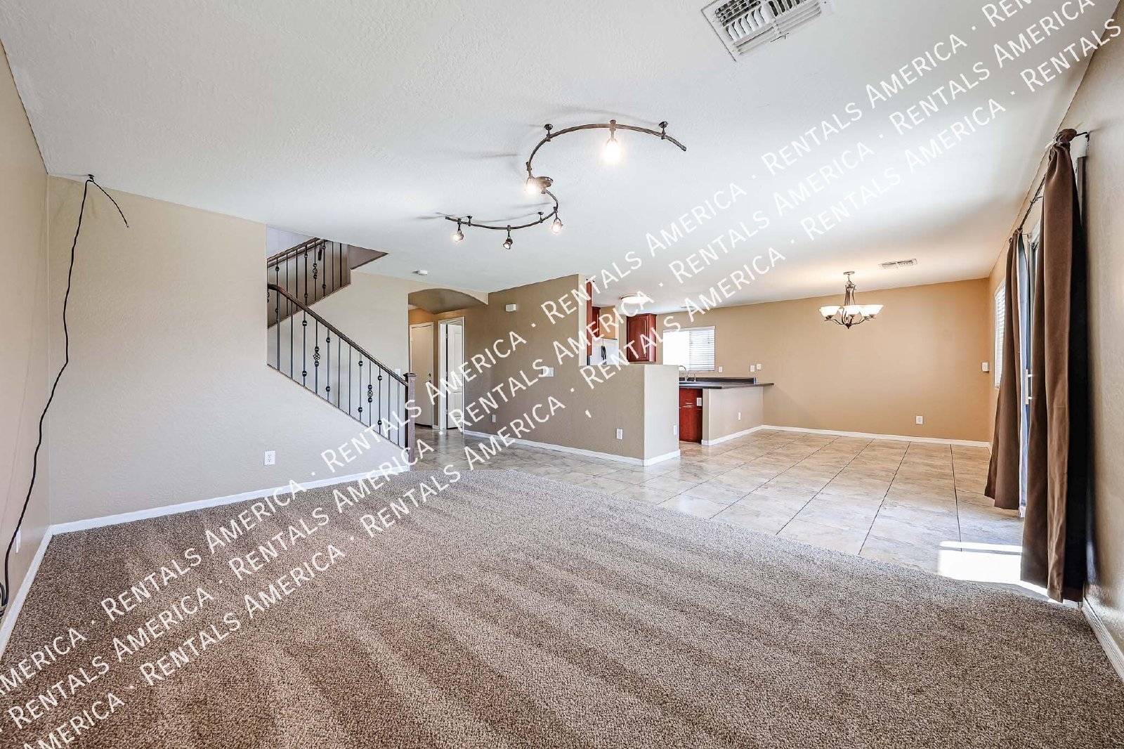 Spacious 4 Bd / 2.5 Ba home with large loft and a den!!! property image