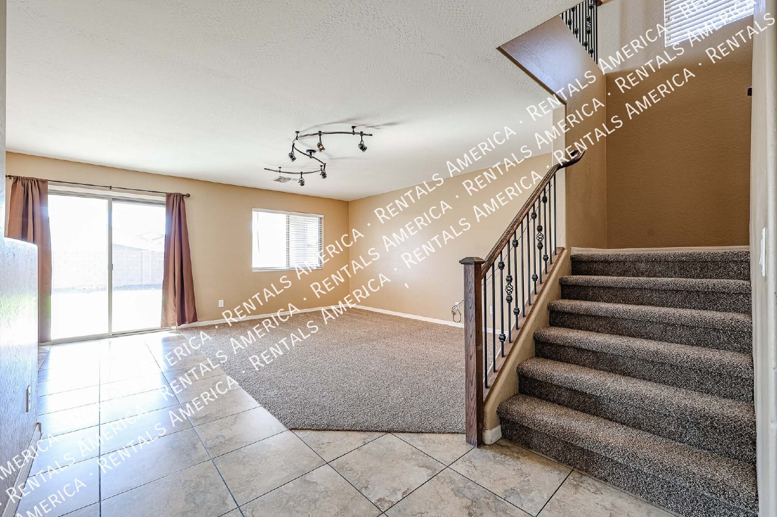 Spacious 4 Bd / 2.5 Ba home with large loft and a den!!! property image