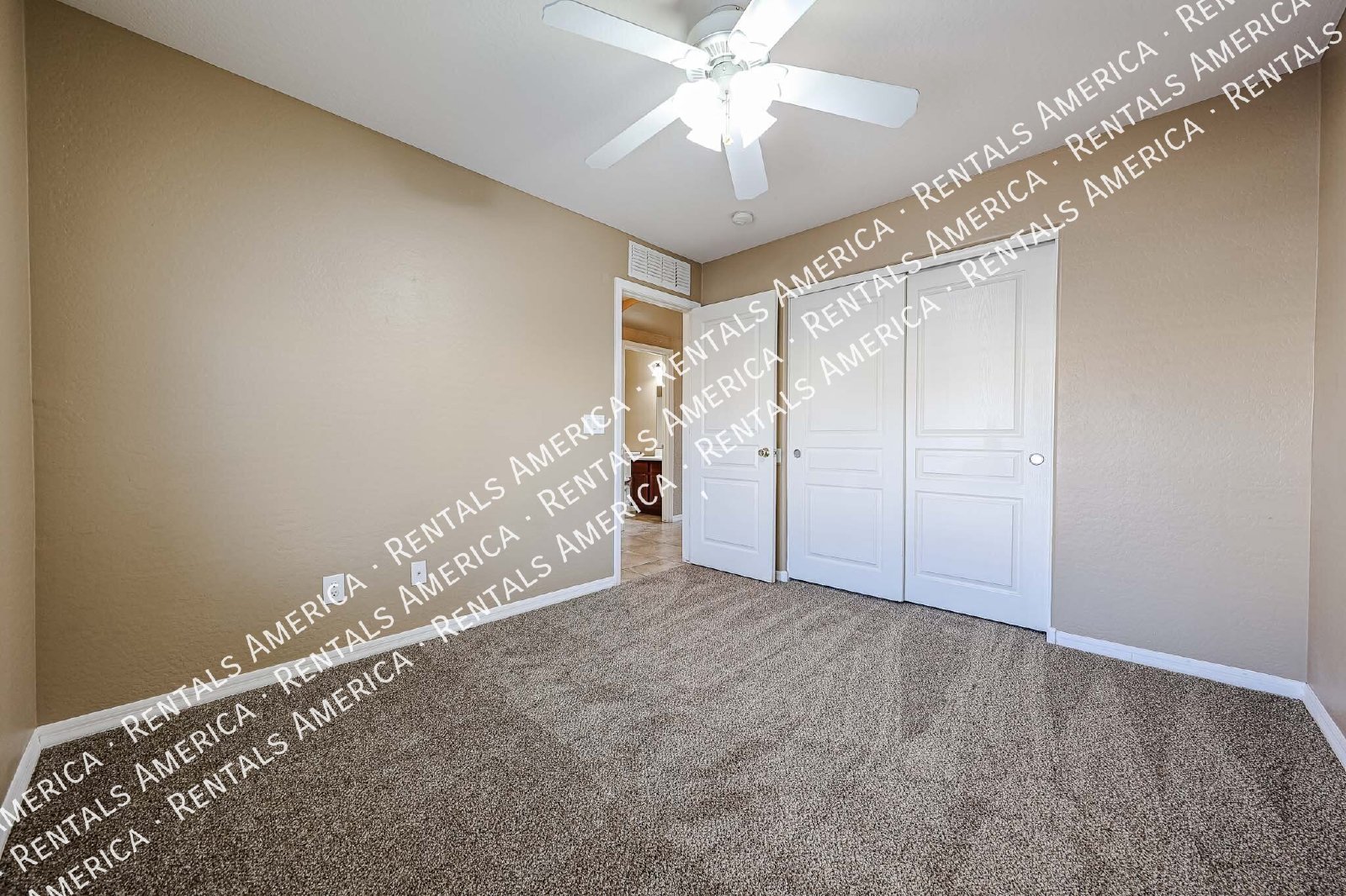 Spacious 4 Bd / 2.5 Ba home with large loft and a den!!! property image