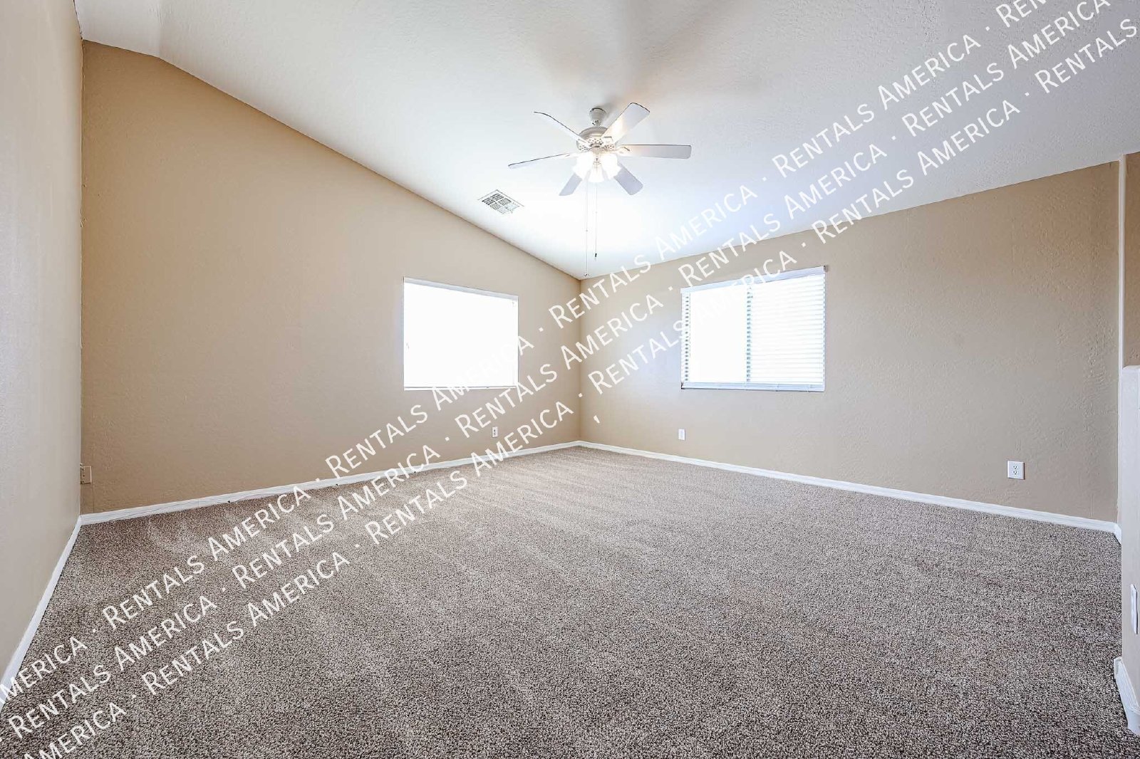 Spacious 4 Bd / 2.5 Ba home with large loft and a den!!! property image
