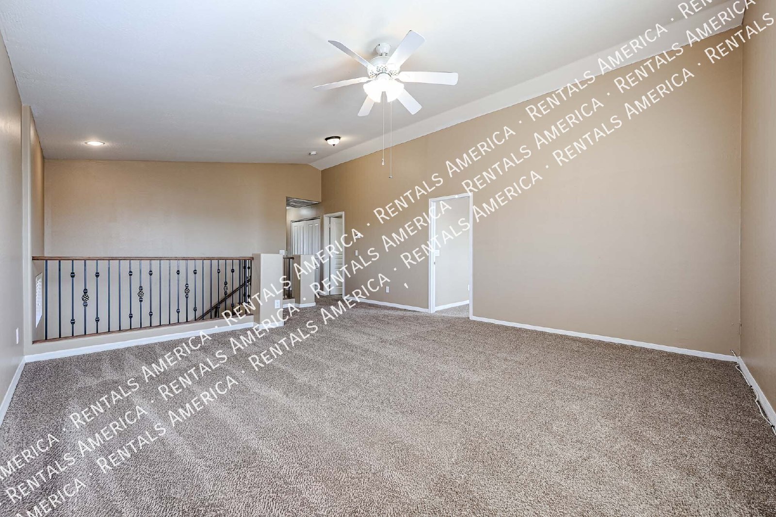 Spacious 4 Bd / 2.5 Ba home with large loft and a den!!! property image