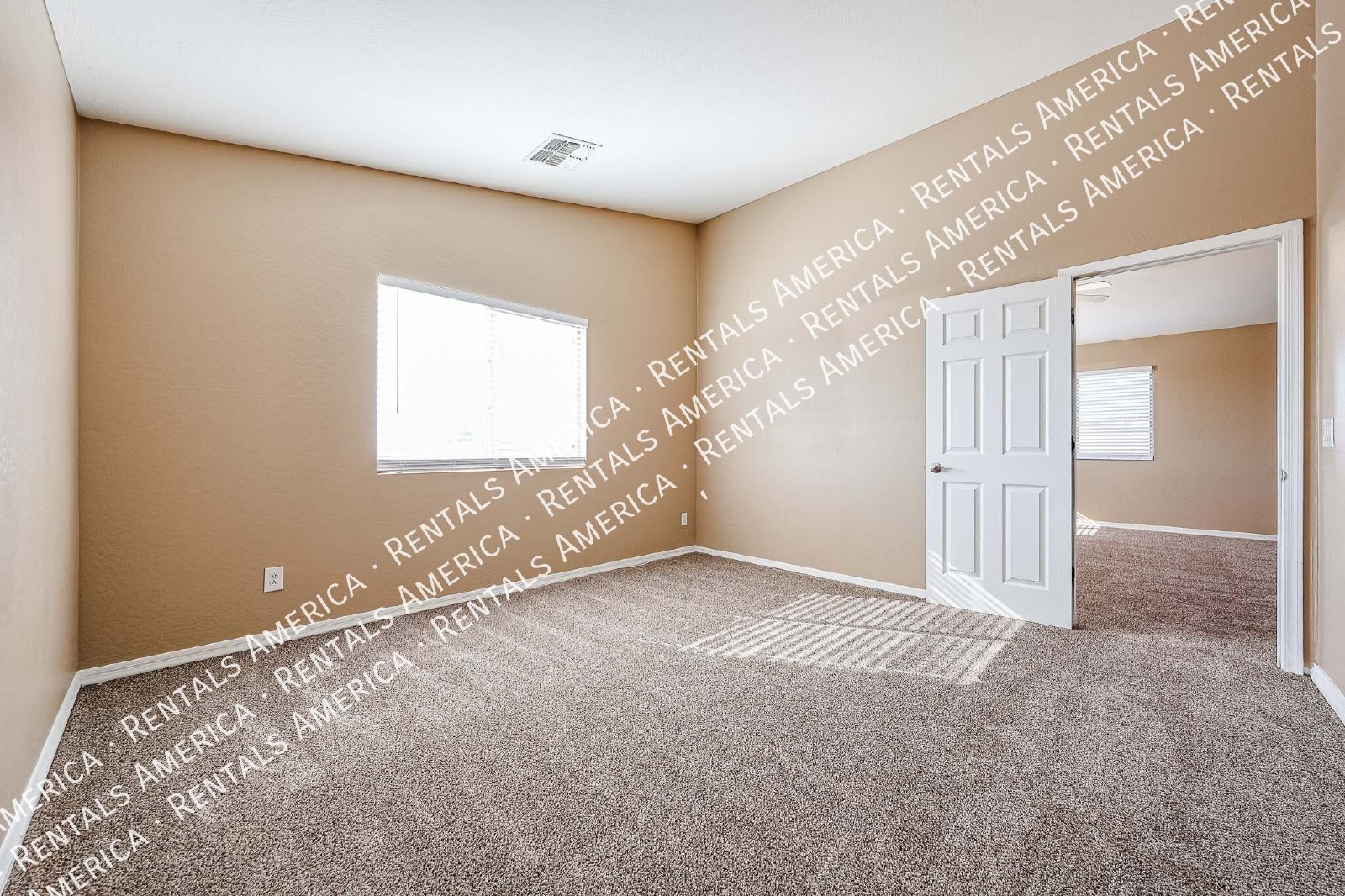 Spacious 4 Bd / 2.5 Ba home with large loft and a den!!! property image