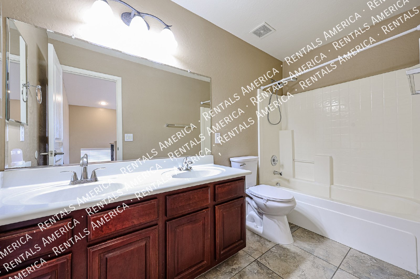 Spacious 4 Bd / 2.5 Ba home with large loft and a den!!! property image