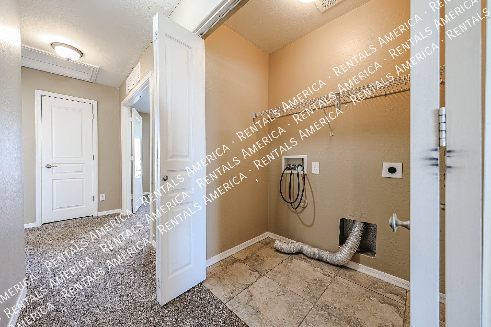 Spacious 4 Bd / 2.5 Ba home with large loft and a den!!! property image