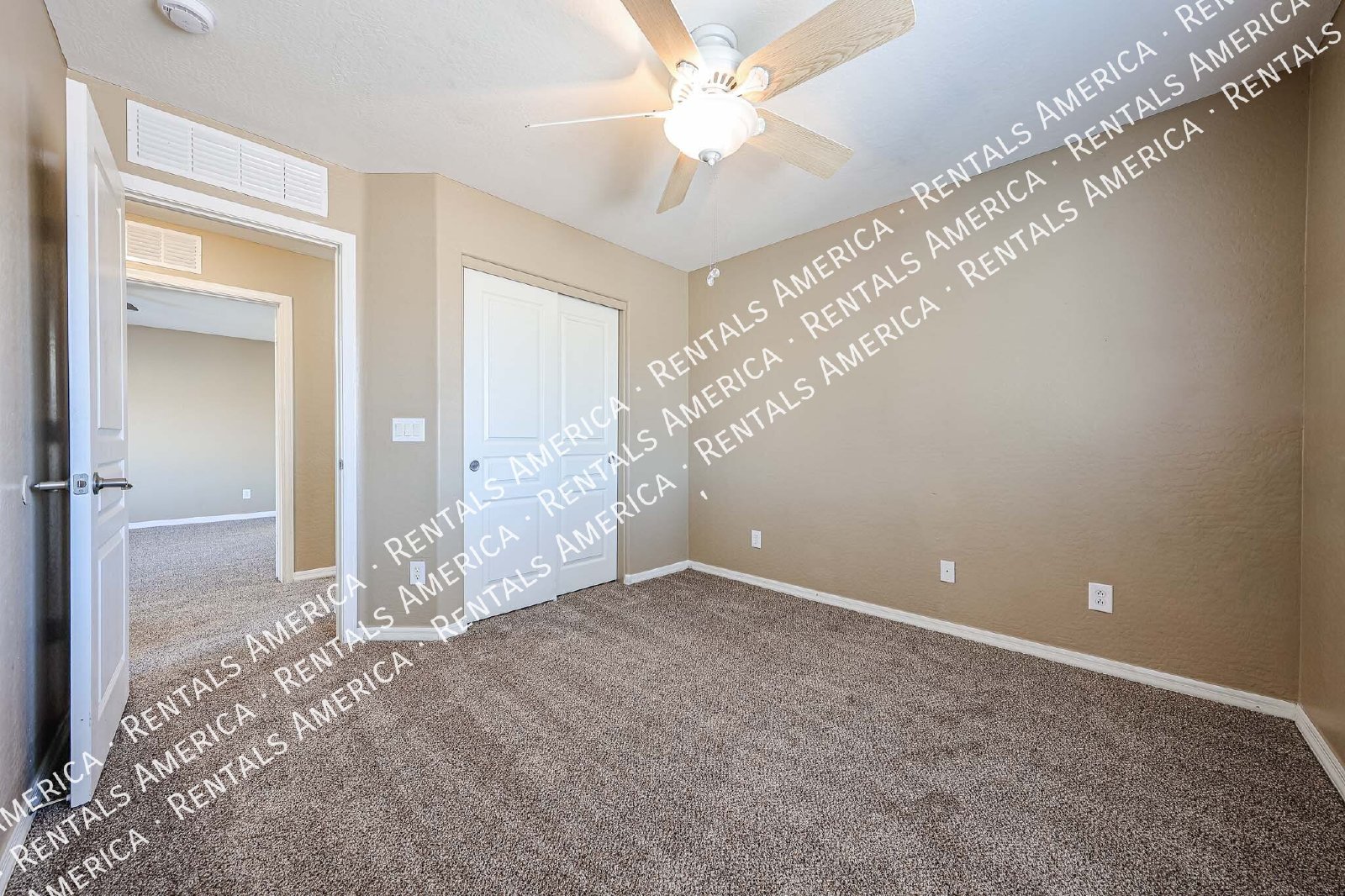 Spacious 4 Bd / 2.5 Ba home with large loft and a den!!! property image