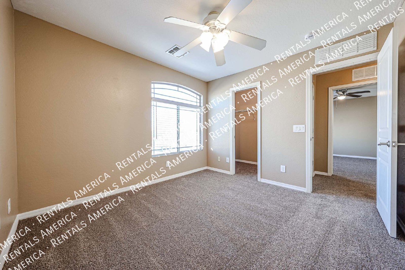 Spacious 4 Bd / 2.5 Ba home with large loft and a den!!! property image
