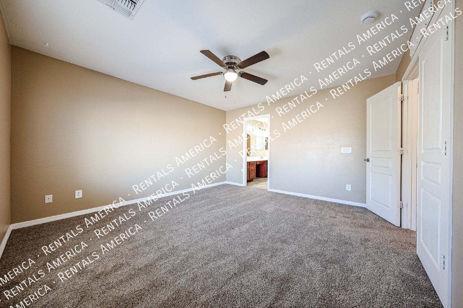 Spacious 4 Bd / 2.5 Ba home with large loft and a den!!! property image