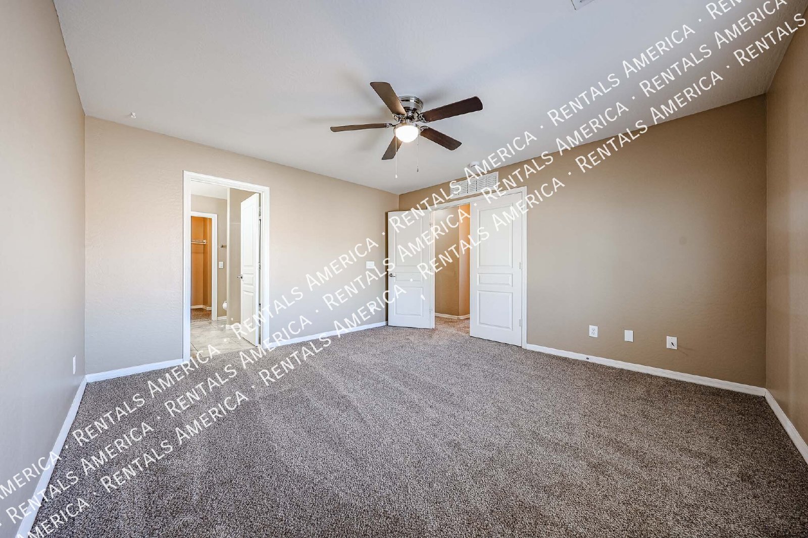 Spacious 4 Bd / 2.5 Ba home with large loft and a den!!! property image