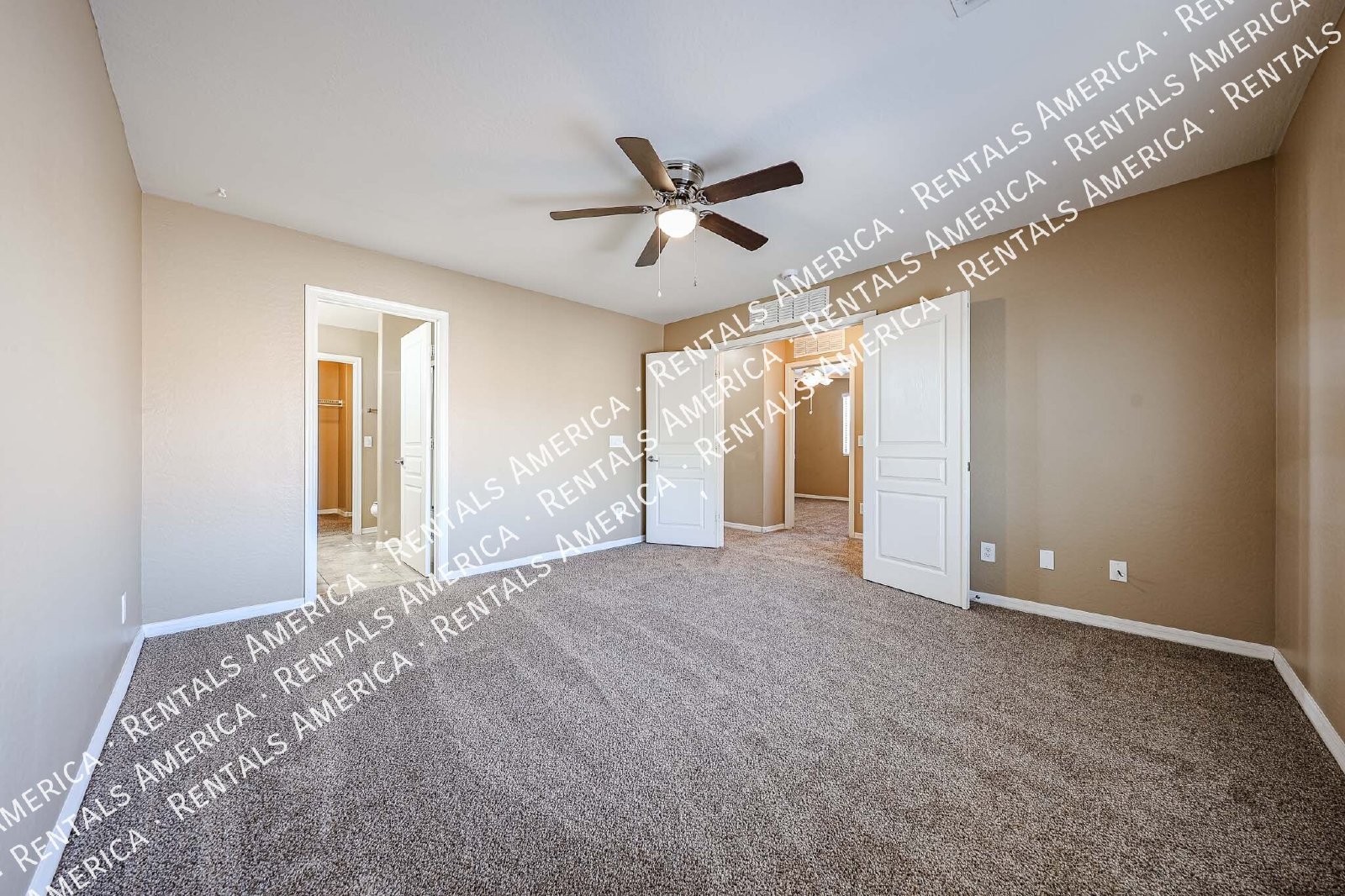 Spacious 4 Bd / 2.5 Ba home with large loft and a den!!! property image