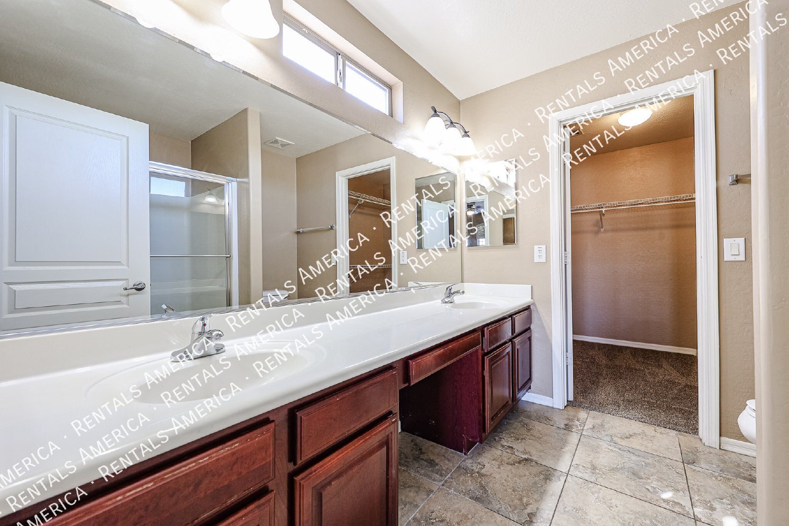 Spacious 4 Bd / 2.5 Ba home with large loft and a den!!! property image