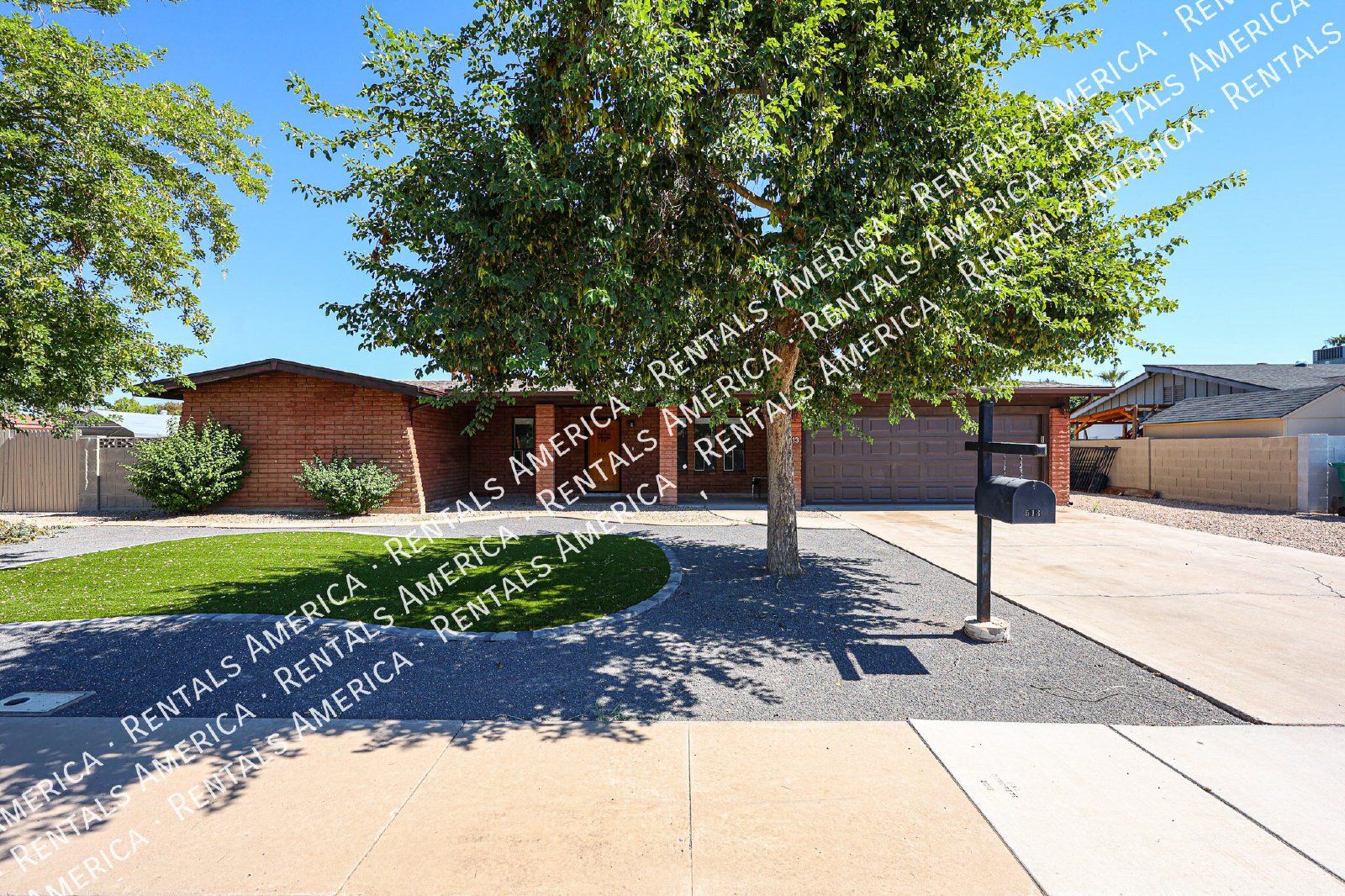 Spacious 4-Bedroom Home with Private Diving Pool in Mesa! property image