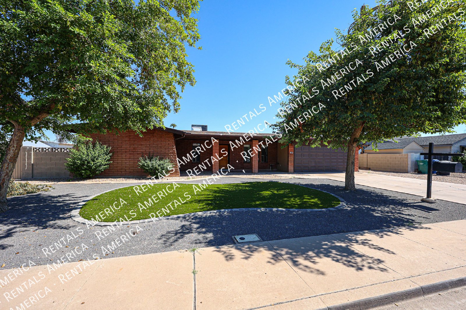 Spacious 4-Bedroom Home with Private Diving Pool in Mesa! property image