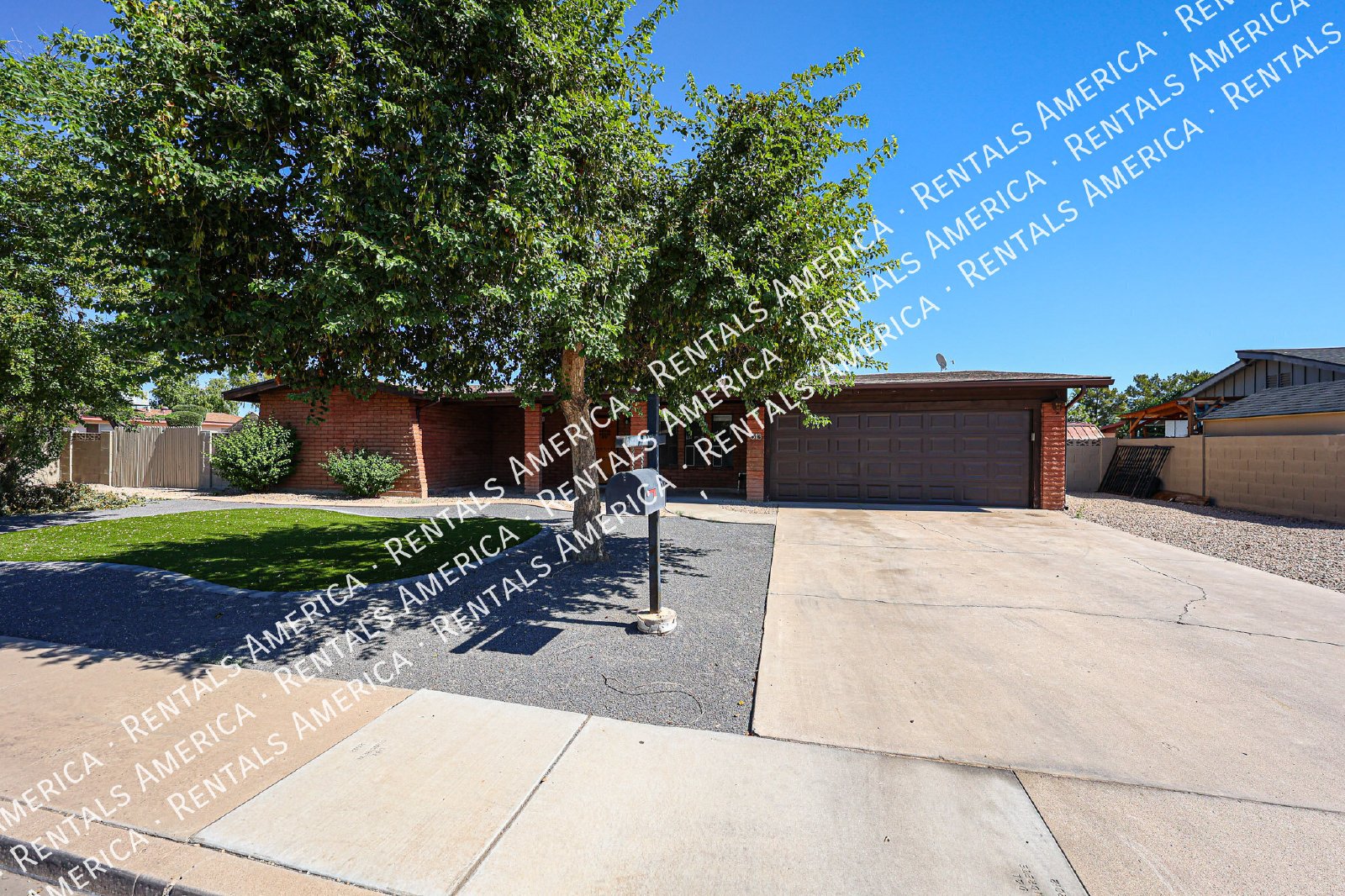 Spacious 4-Bedroom Home with Private Diving Pool in Mesa! property image