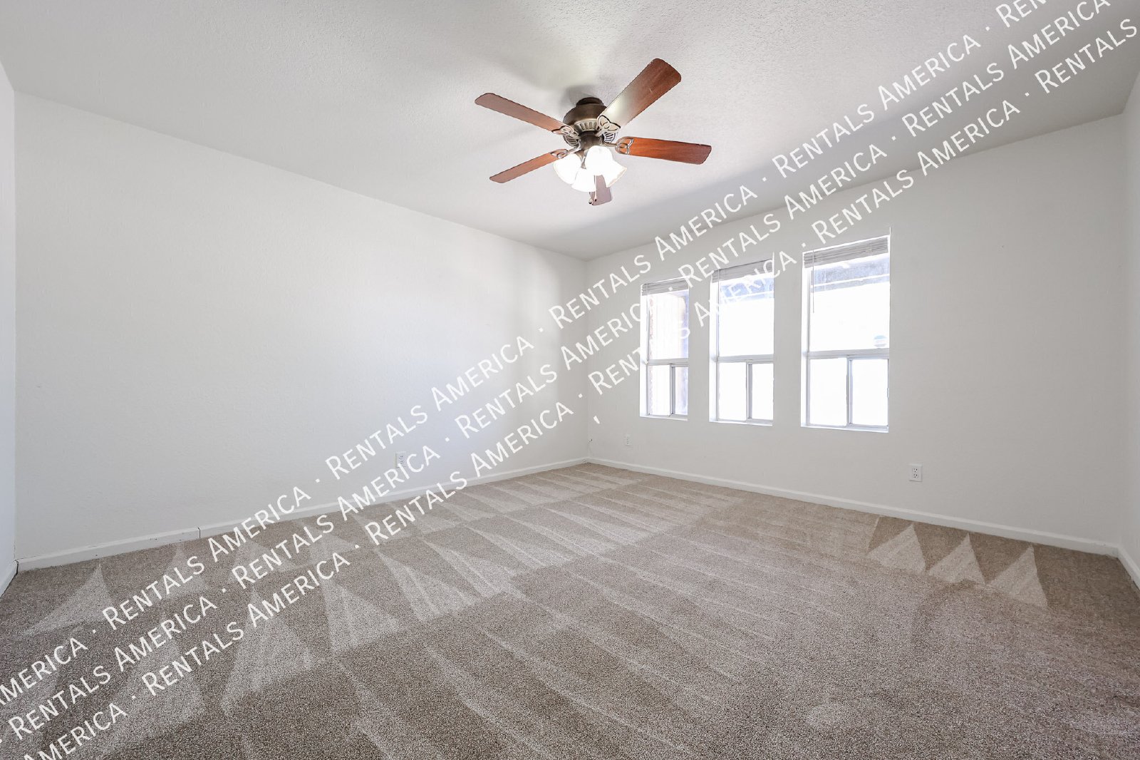 Spacious 4-Bedroom Home with Private Diving Pool in Mesa! property image
