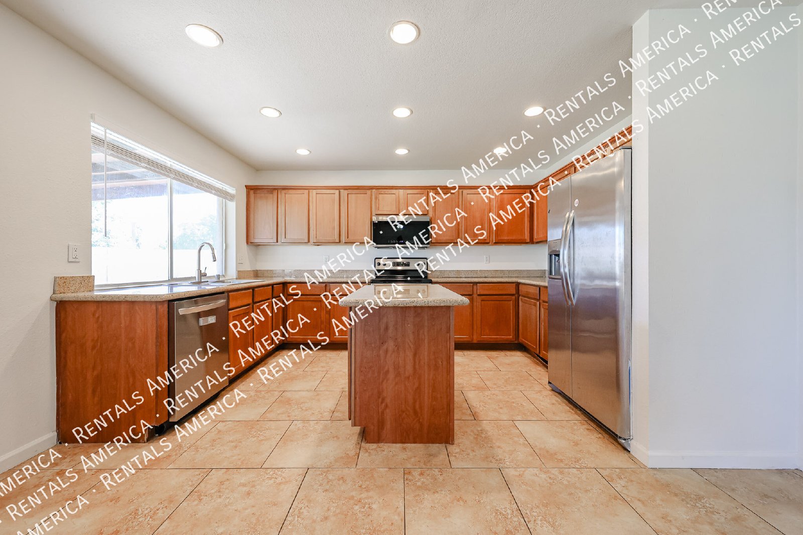 Spacious 4-Bedroom Home with Private Diving Pool in Mesa! property image