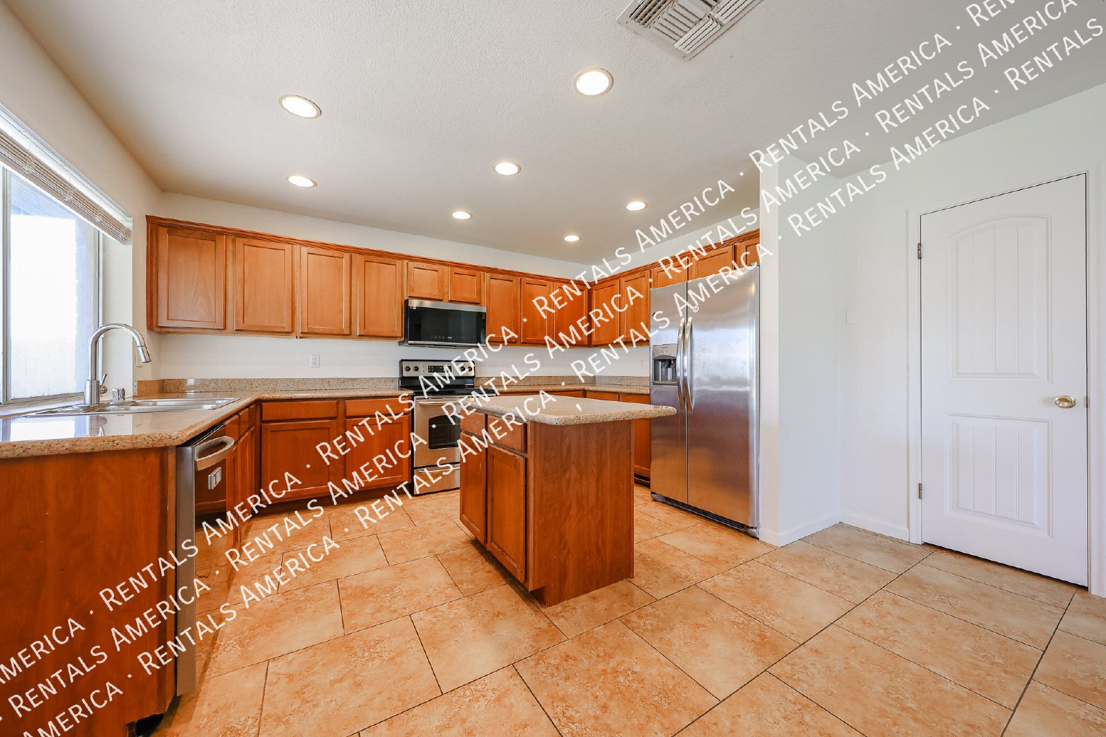 Spacious 4-Bedroom Home with Private Diving Pool in Mesa! property image
