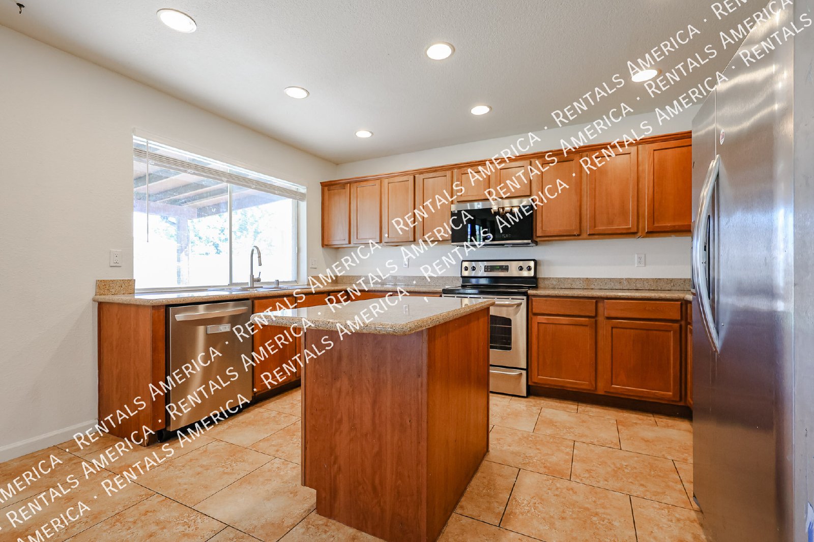Spacious 4-Bedroom Home with Private Diving Pool in Mesa! property image