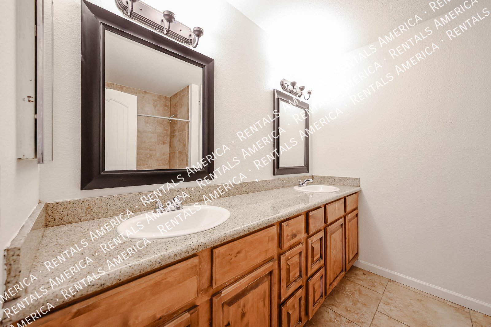 Spacious 4-Bedroom Home with Private Diving Pool in Mesa! property image