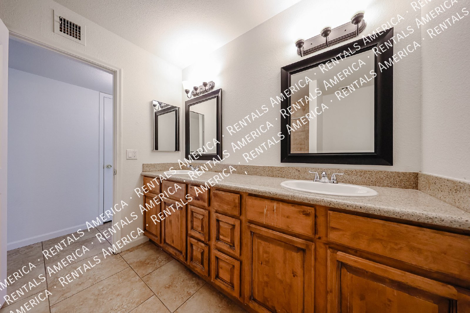 Spacious 4-Bedroom Home with Private Diving Pool in Mesa! property image