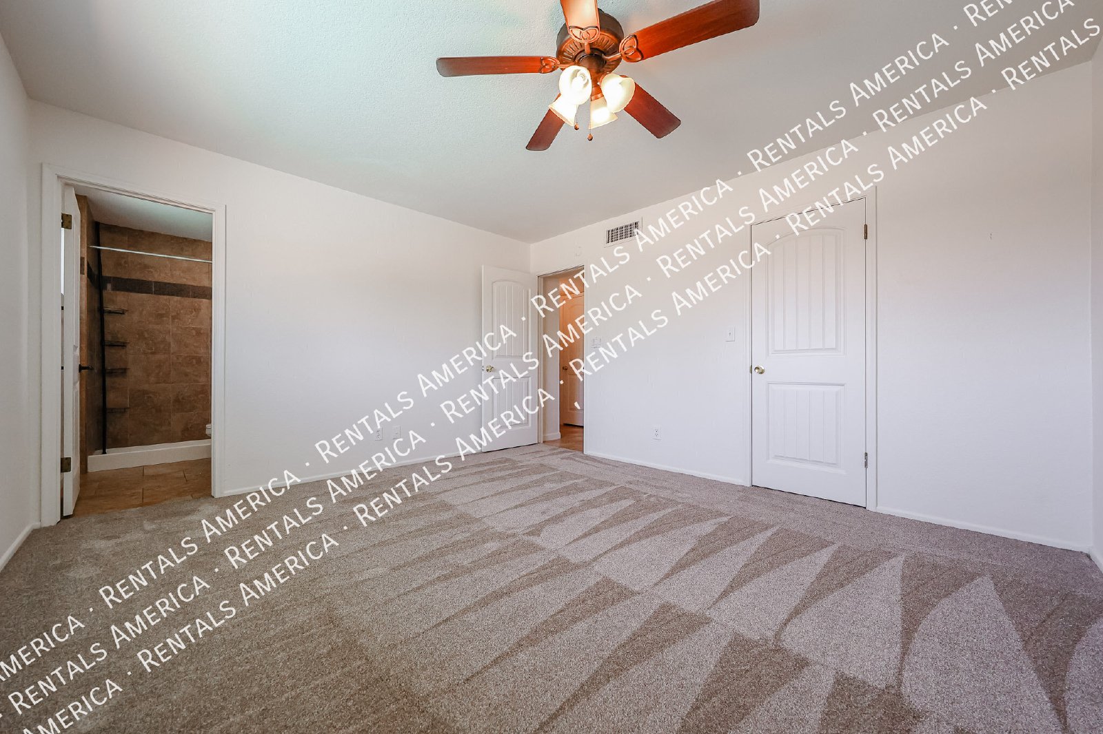 Spacious 4-Bedroom Home with Private Diving Pool in Mesa! property image