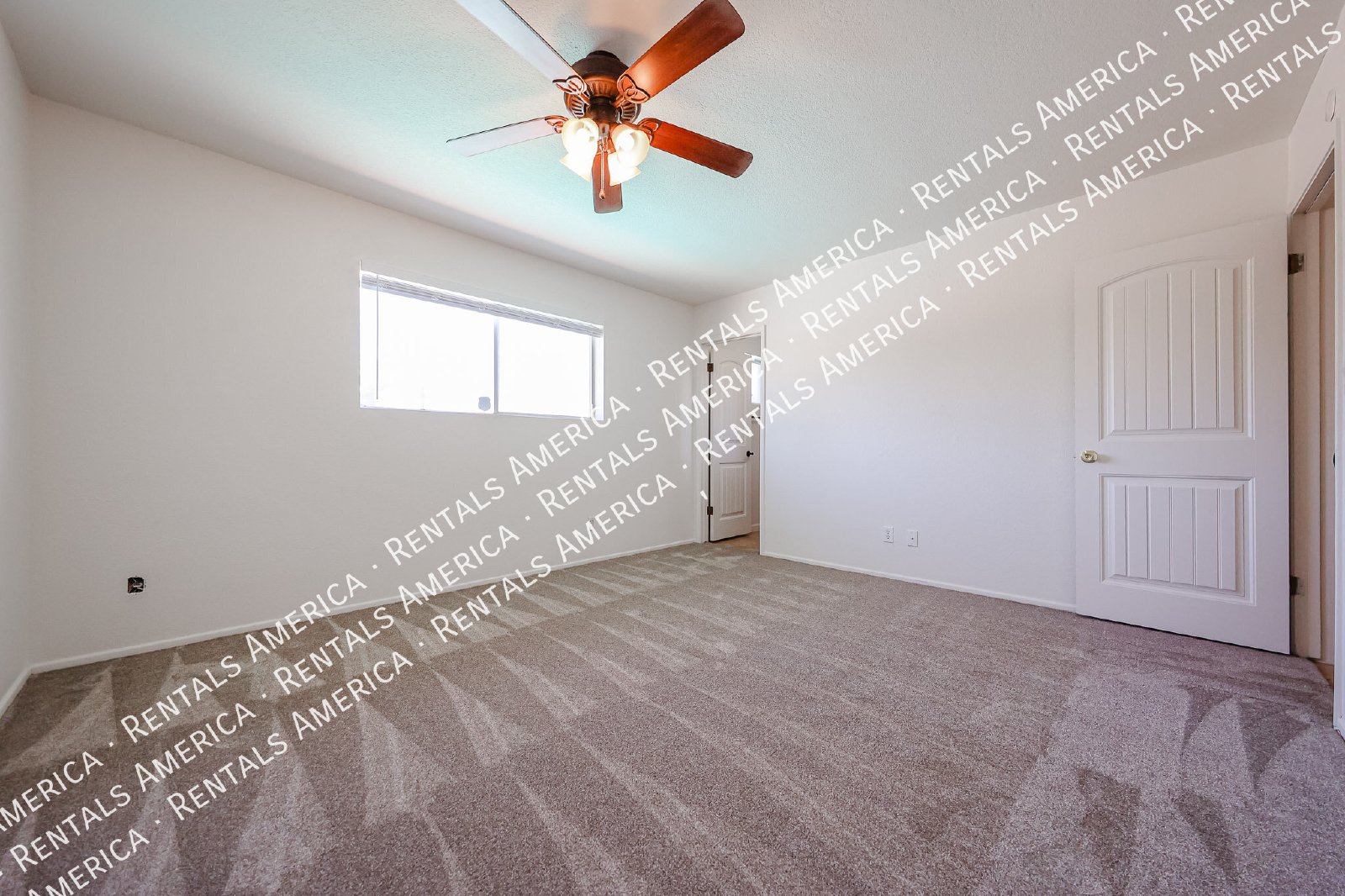 Spacious 4-Bedroom Home with Private Diving Pool in Mesa! property image
