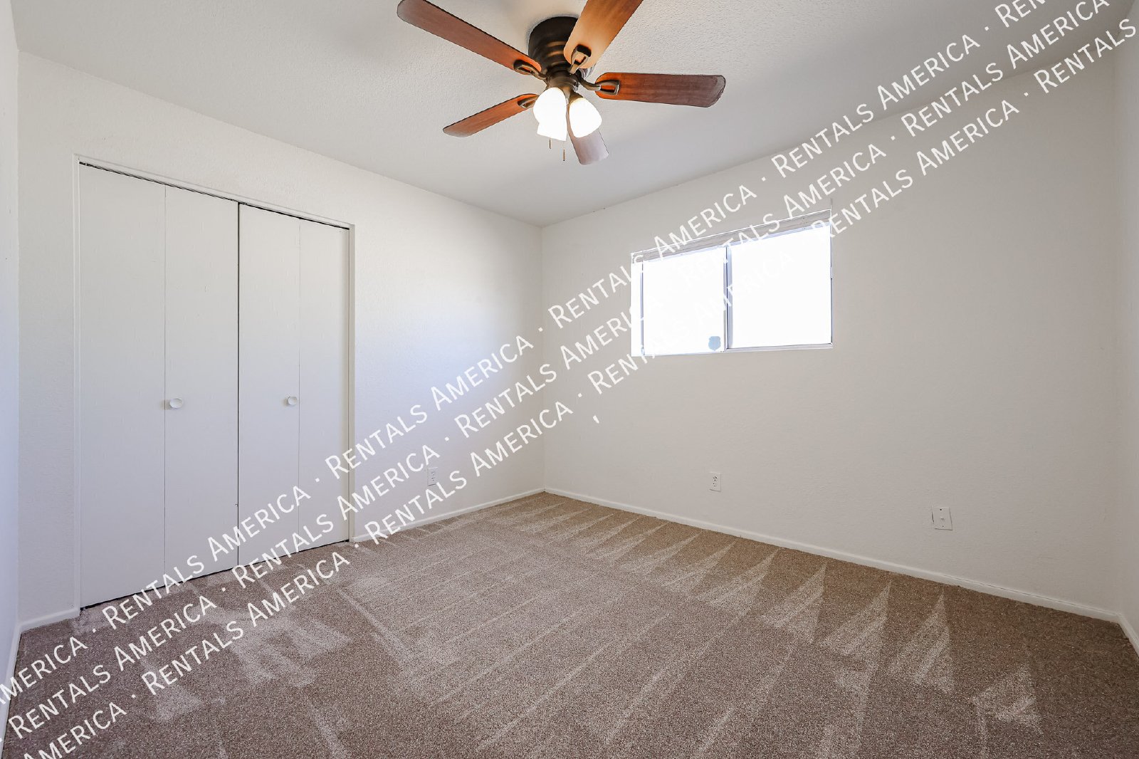 Spacious 4-Bedroom Home with Private Diving Pool in Mesa! property image
