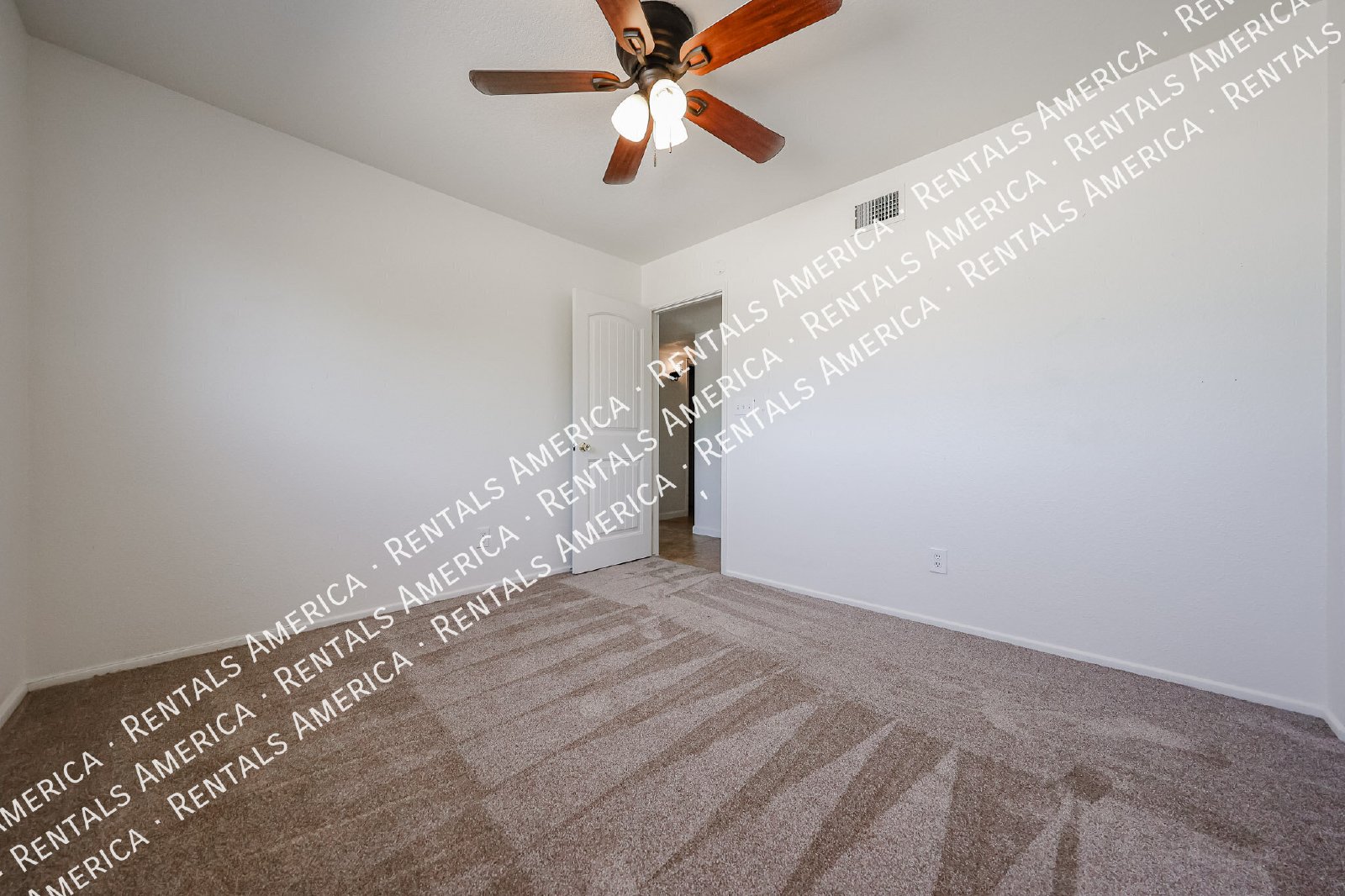 Spacious 4-Bedroom Home with Private Diving Pool in Mesa! property image