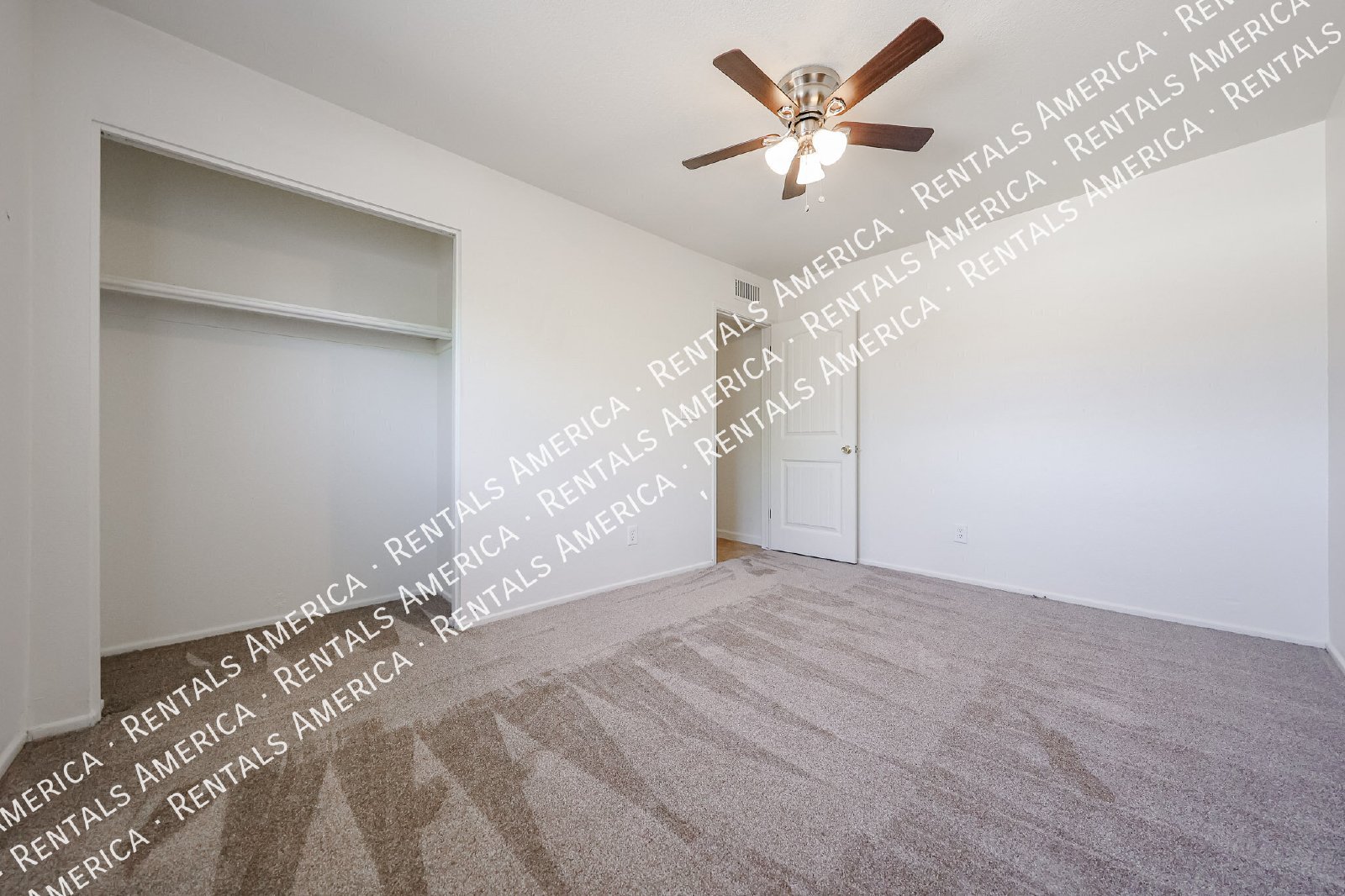 Spacious 4-Bedroom Home with Private Diving Pool in Mesa! property image