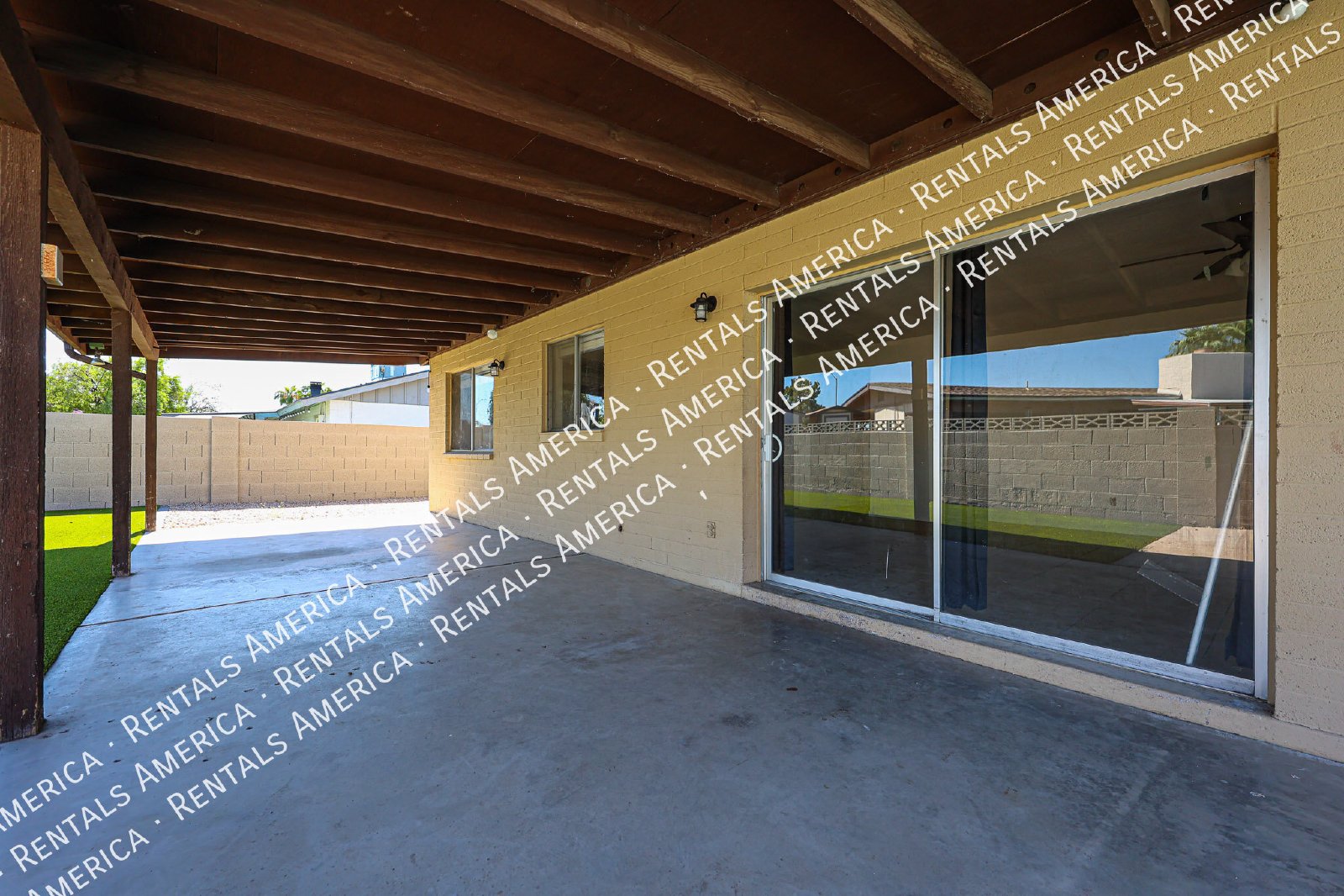 Spacious 4-Bedroom Home with Private Diving Pool in Mesa! property image
