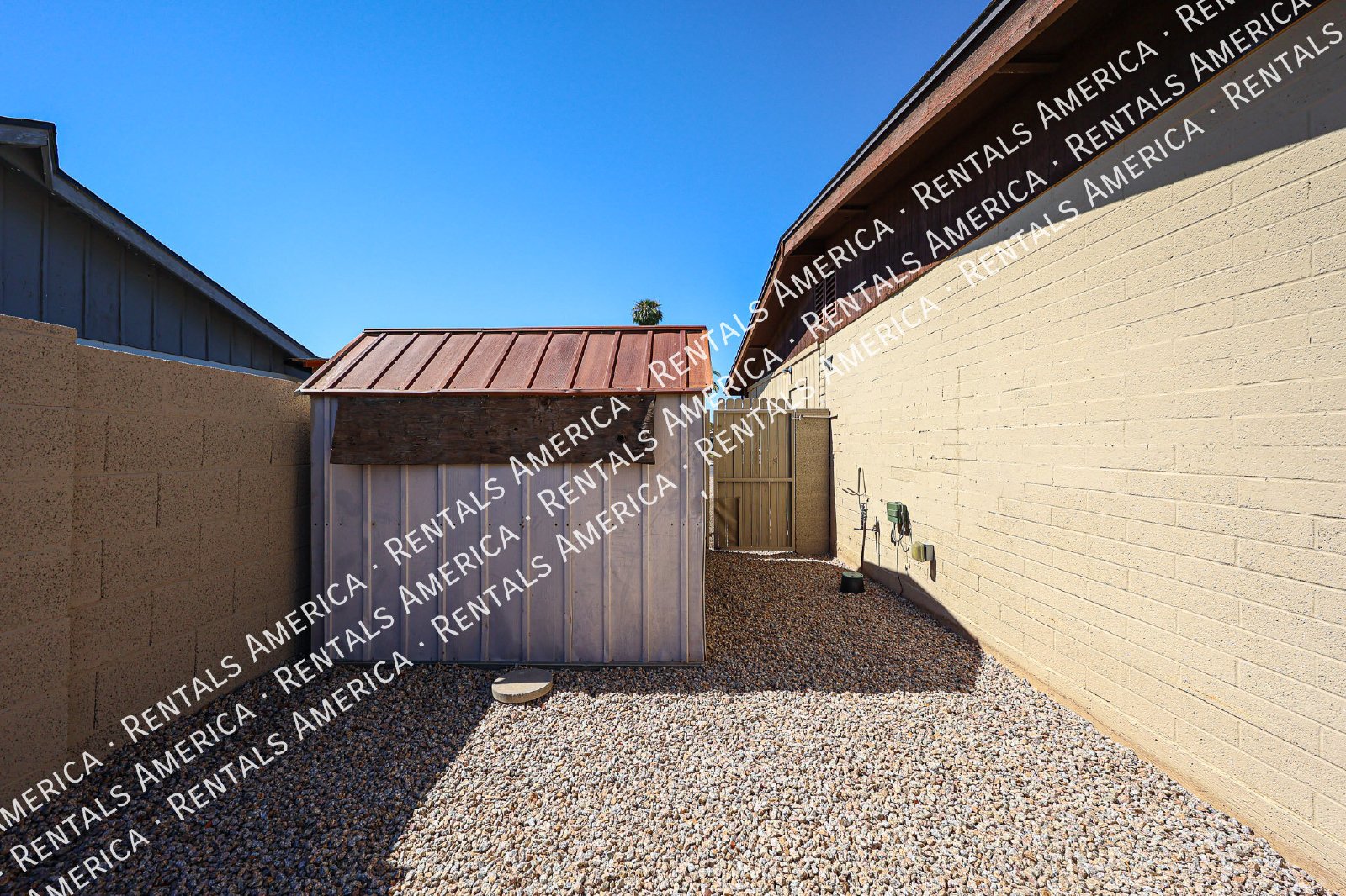 Spacious 4-Bedroom Home with Private Diving Pool in Mesa! property image