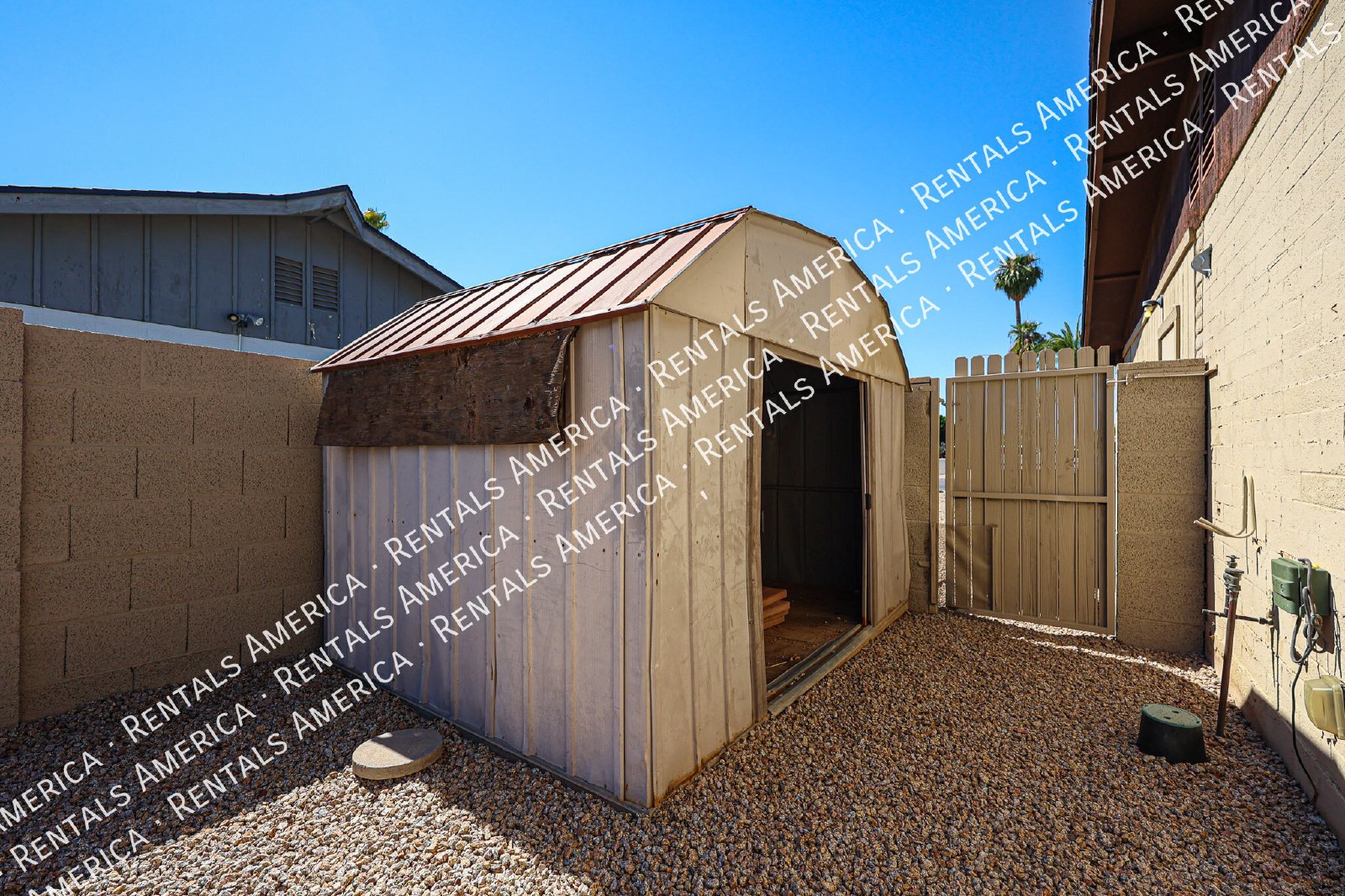 Spacious 4-Bedroom Home with Private Diving Pool in Mesa! property image