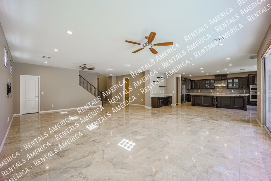 5 Bedroom  5.5 bath in Chandler property image