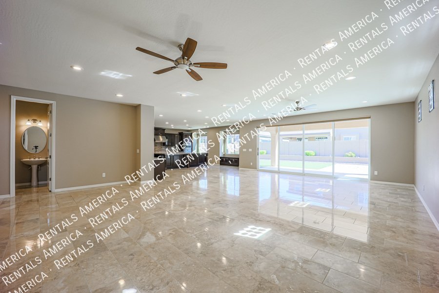 5 Bedroom  5.5 bath in Chandler property image