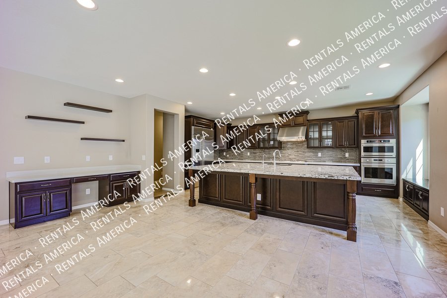 5 Bedroom  5.5 bath in Chandler property image