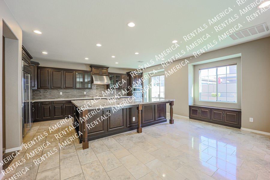 5 Bedroom  5.5 bath in Chandler property image