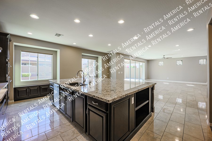 5 Bedroom  5.5 bath in Chandler property image