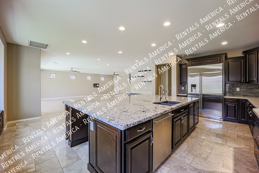 5 Bedroom  5.5 bath in Chandler property image