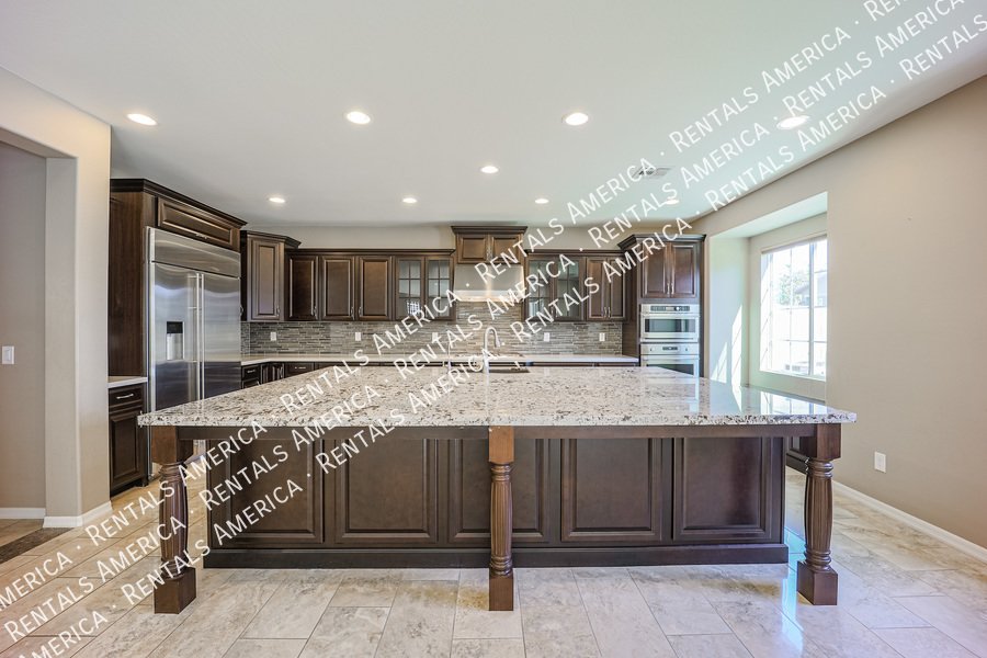 5 Bedroom  5.5 bath in Chandler property image