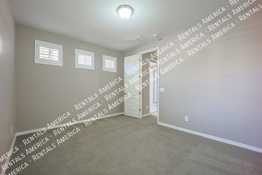 5 Bedroom  5.5 bath in Chandler property image