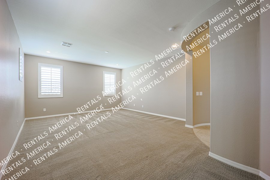 5 Bedroom  5.5 bath in Chandler property image