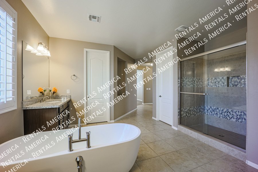 5 Bedroom  5.5 bath in Chandler property image