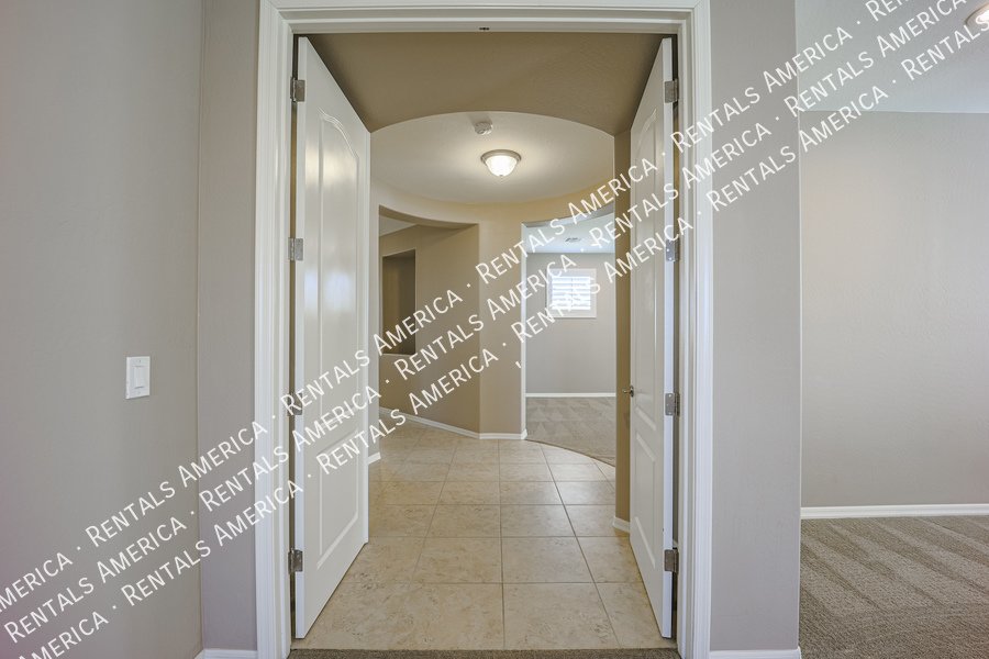 5 Bedroom  5.5 bath in Chandler property image