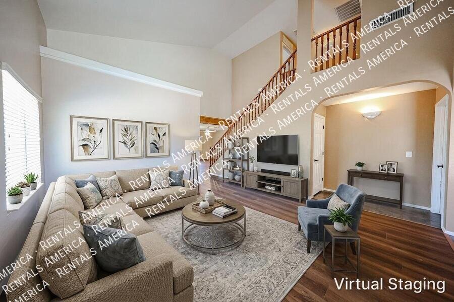 Beautiful 4 bdrm w/Pool and Solar panels! property image