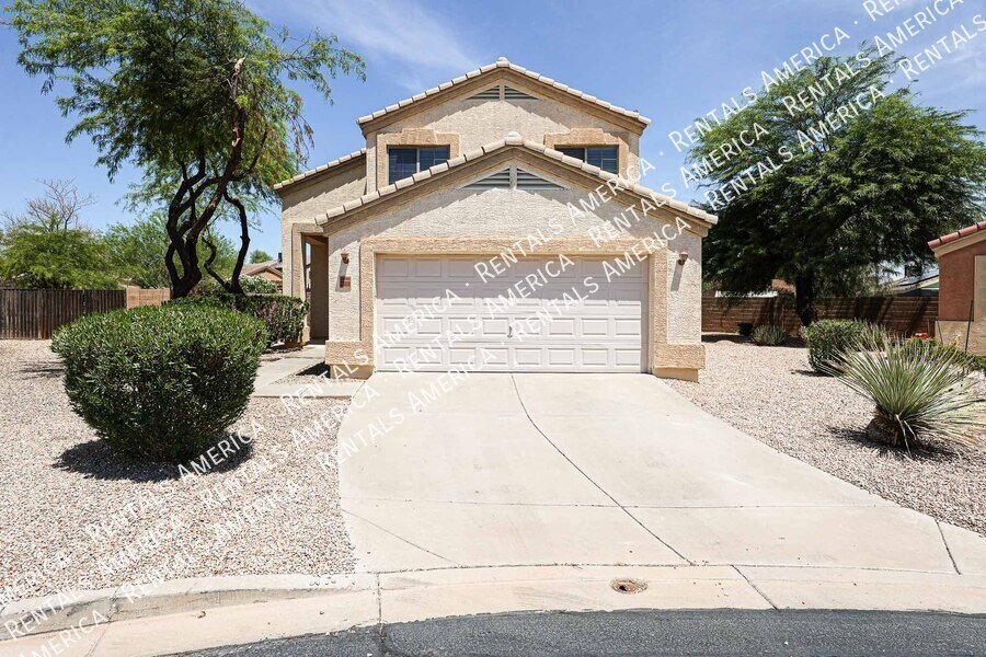 Beautiful 4 bdrm w/Pool and Solar panels! property image