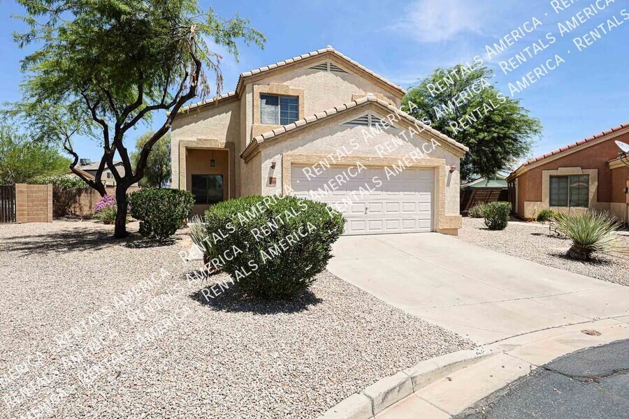 Beautiful 4 bdrm w/Pool and Solar panels! property image