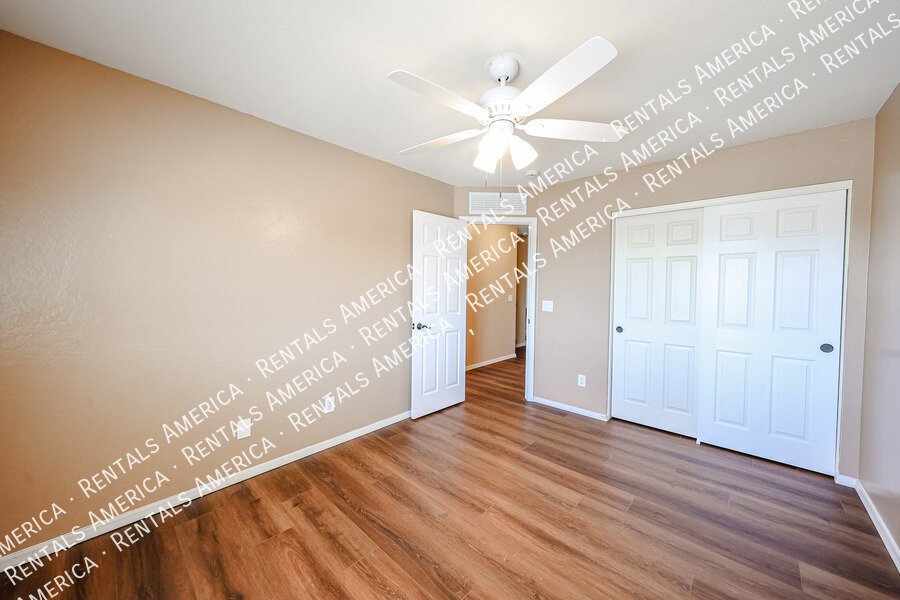 Beautiful 4 bdrm w/Pool and Solar panels! property image
