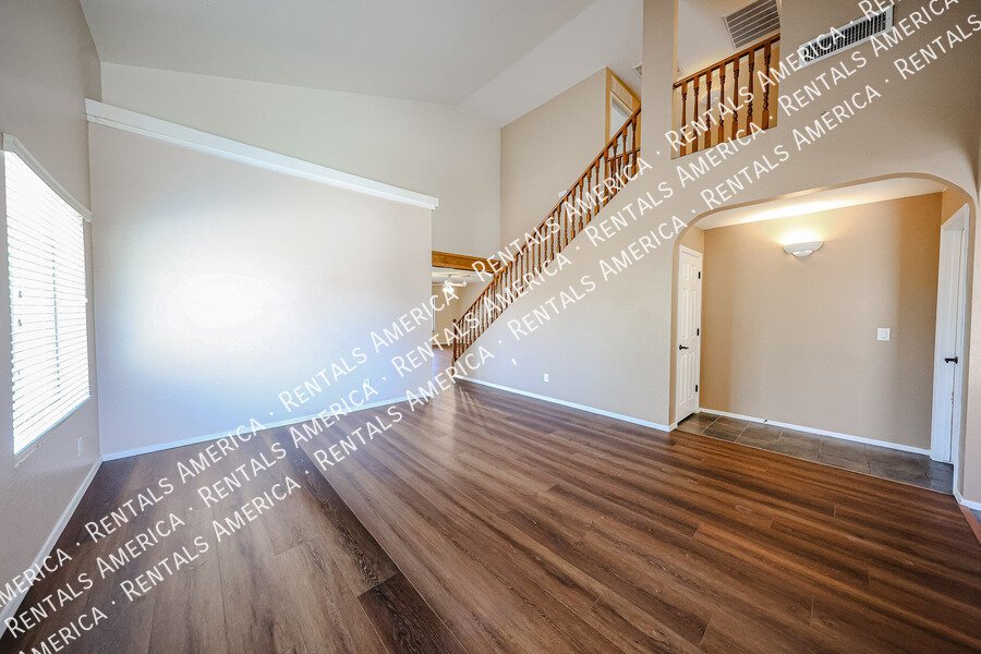 Beautiful 4 bdrm w/Pool and Solar panels! property image