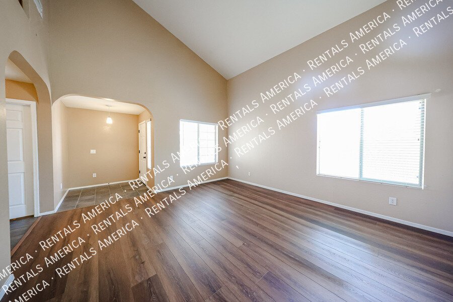 Beautiful 4 bdrm w/Pool and Solar panels! property image