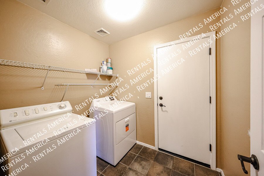 Beautiful 4 bdrm w/Pool and Solar panels! property image