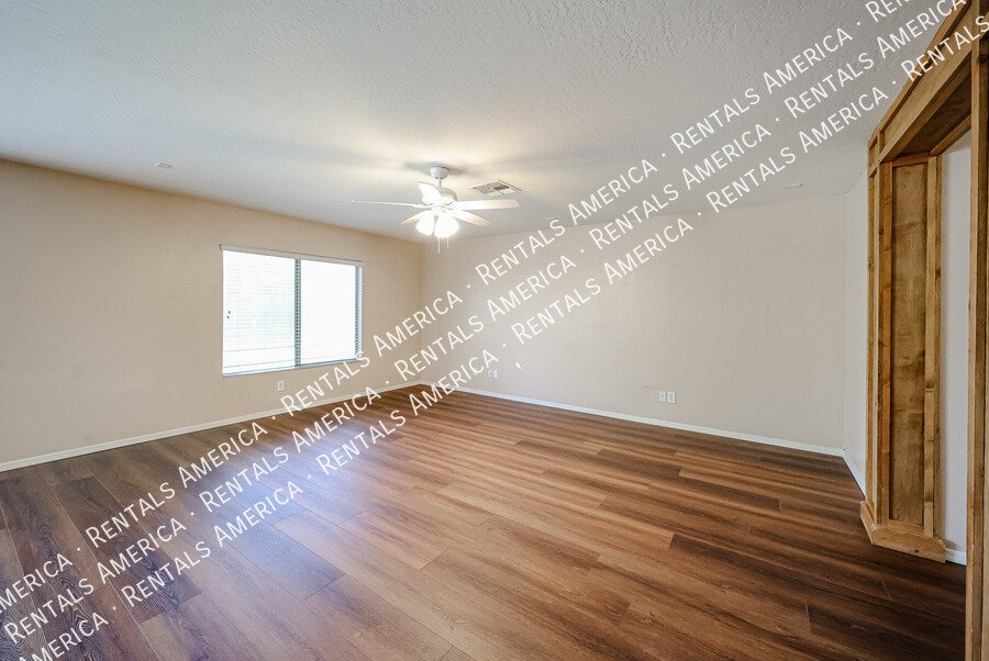 Beautiful 4 bdrm w/Pool and Solar panels! property image
